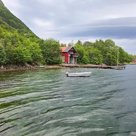 Frydenlund Fjord Retreat - Sauna, Shoreline & Boat Lodge *