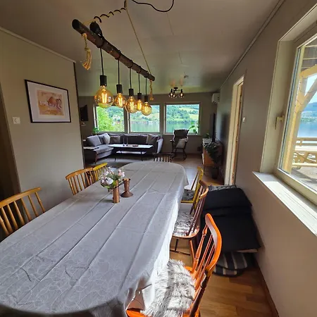 Frydenlund Fjord Retreat - Sauna, Shoreline & Boat Lodge Hamre (Vindafjord)